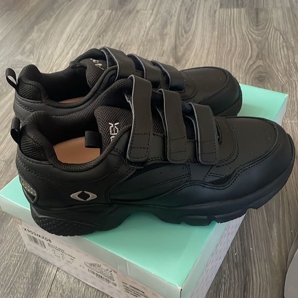 Men’s Apex Sneakers Size 8 X-Wide NIB - Picture 4 of 7